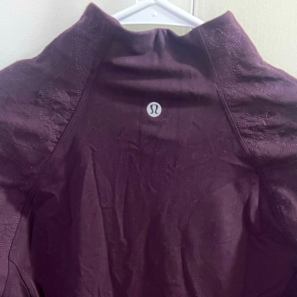 Lululemon Toasty tech 1/2 zip black cherry/maroon embroidered sleeve women’s 6 - Picture 10 of 12